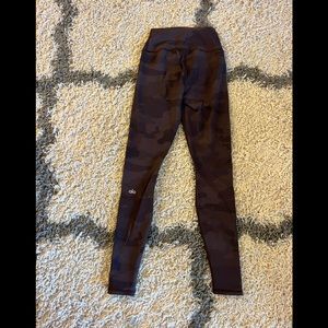 EUC alo yoga high waisted vapor camo leggings